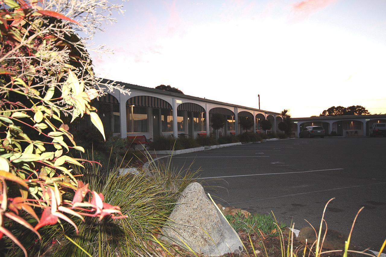 Hi Way Motor Inn ヤス エクステリア 写真
