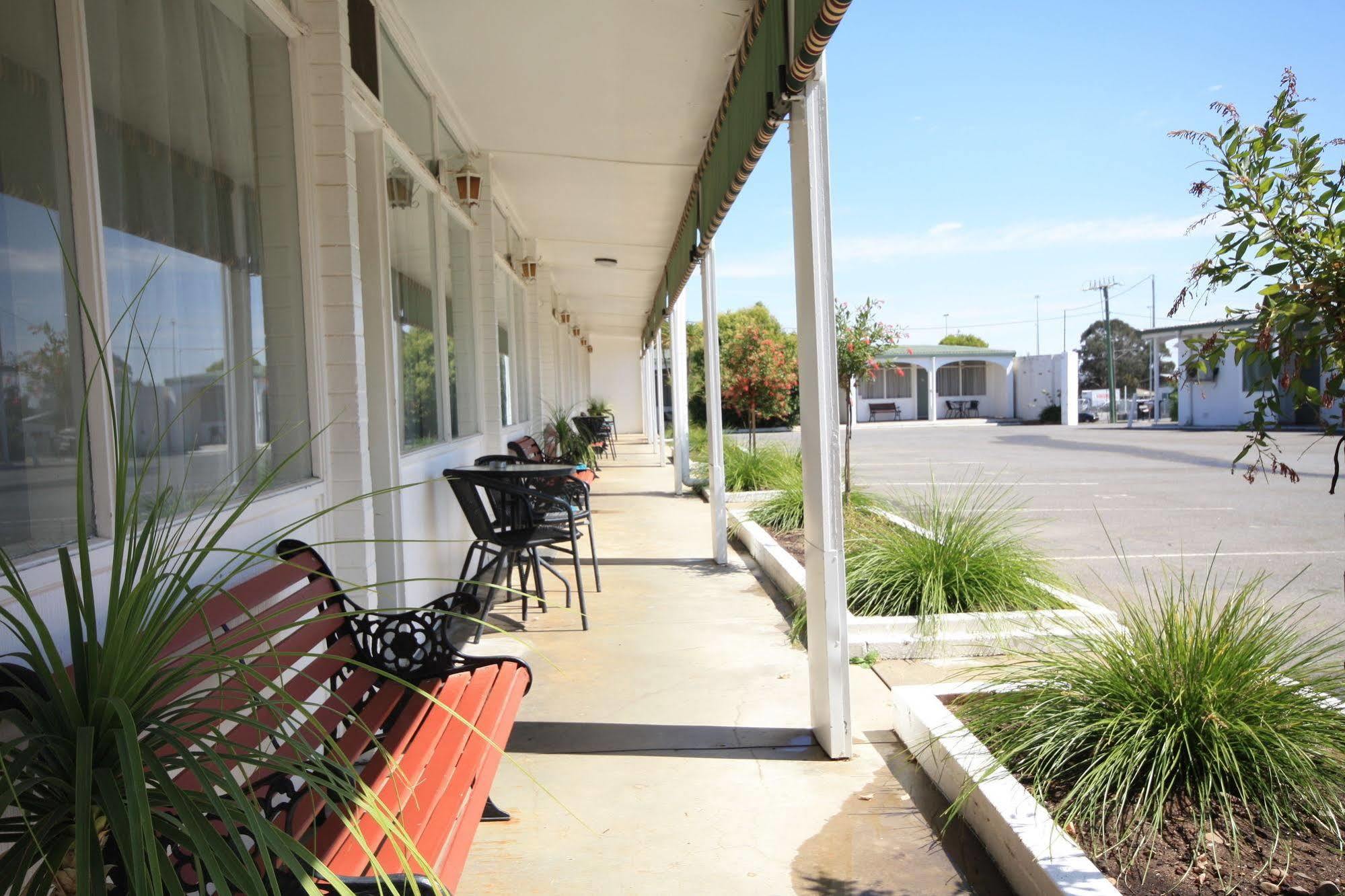 Hi Way Motor Inn ヤス エクステリア 写真